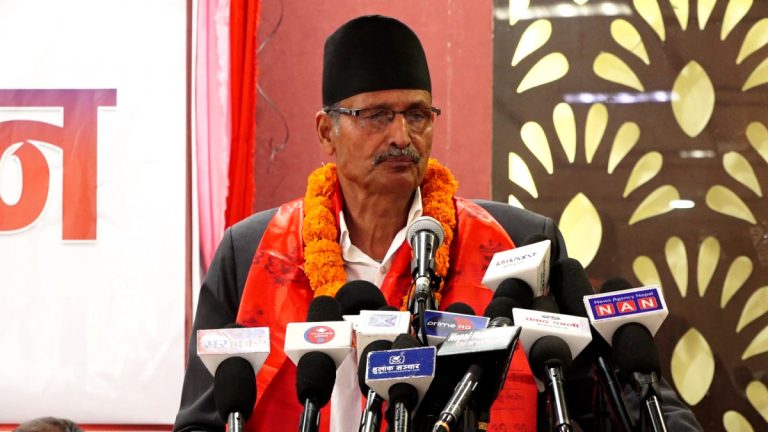 सुशासनको पक्षमा काम गर्ने कर्मचारीलाई सरकारले प्रताडना दियोः अग्नि सापकोटा