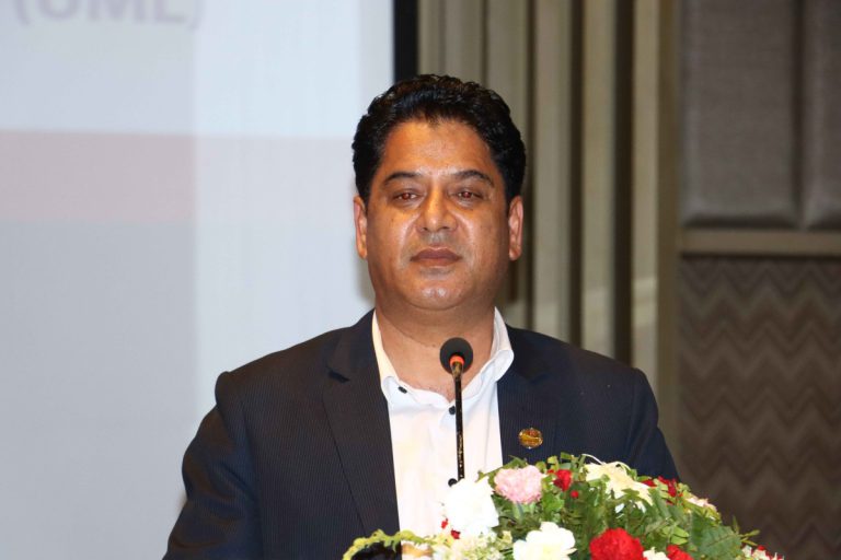 राजनीतिक कार्यकर्ताहरुलाई ‘झोले’ र निजी क्षेत्रलाई विचौलिया र दलाल भनिएकोप्रति मन्त्री भण्डारीको आपत्ति