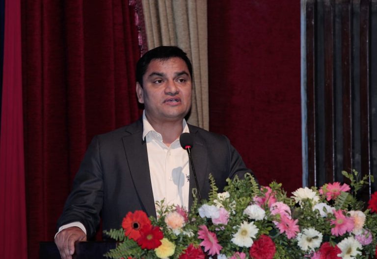 नेपालमा स्वास्थ्य जनशक्तिको अभाव छैन : स्वास्थ्यमन्त्री पौडेल