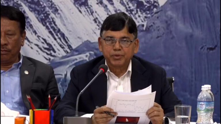 सार्वजनिक यातायात बन्द गरेर राख्नु गलत होः मन्त्री दाहाल