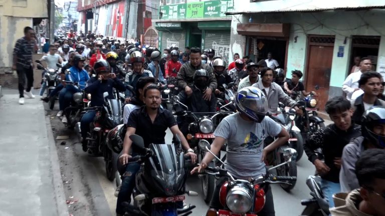 तरुण दलको केन्द्रिय तदर्थ समिति विघटनको माग गर्दै प्रदर्शन