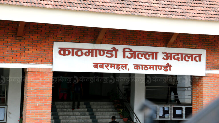 ट्वाइलेट जाने निहुँमा अदालतबाट हत्कडीसहित थुनुवा फरार