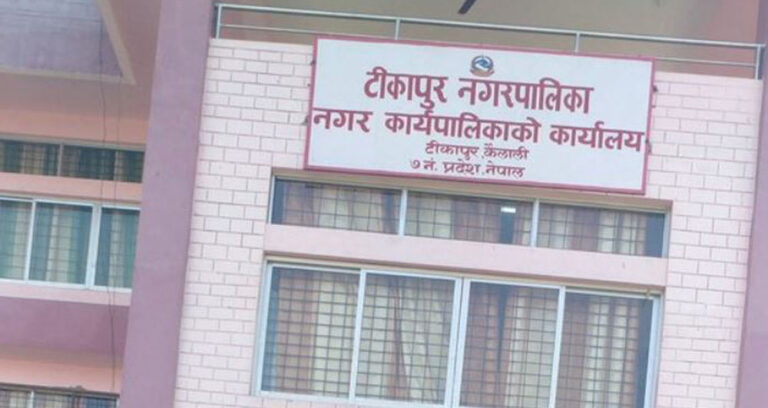 टीकापुर नगरपालिकाले लगायो प्लाष्टिक झोलामा रोक
