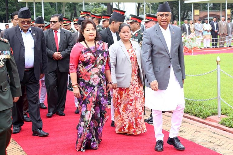 देउवा दम्पतीविरुद्ध पक्राउ पुर्जी जारी